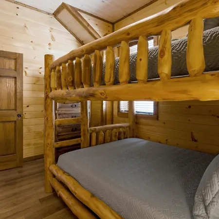 Liberty Lodge - Family Getaway With Pool, Hot Tub, Arcade & Dogs Pigeon Forge Exterior photo