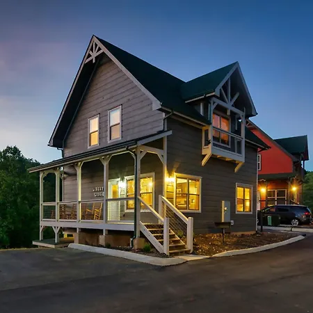 Liberty Lodge - Family Getaway With Pool, Hot Tub, Arcade & Dogs Pigeon Forge Exterior photo