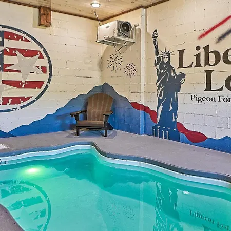 Liberty Lodge - Family Getaway With Pool, Hot Tub, Arcade & Dogs Pigeon Forge Exterior photo