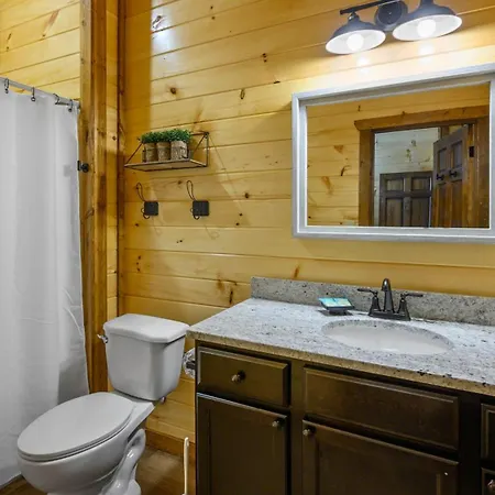 Liberty Lodge - Family Getaway With Pool, Hot Tub, Arcade & Dogs Pigeon Forge Exterior photo