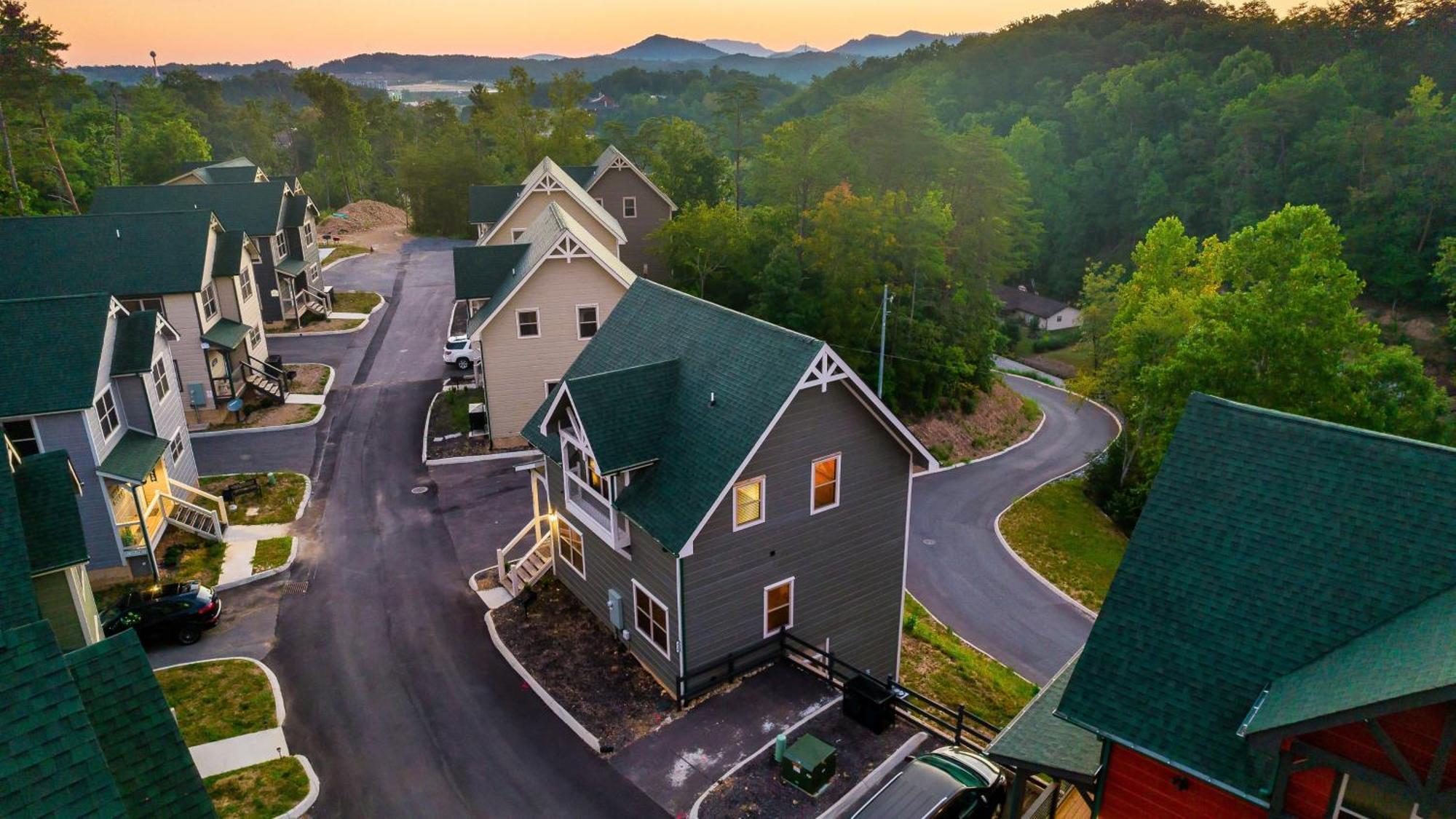Holiday home Liberty - Family Getaway With Pool, Hot Tub, Arcade & Dogs Pigeon Forge