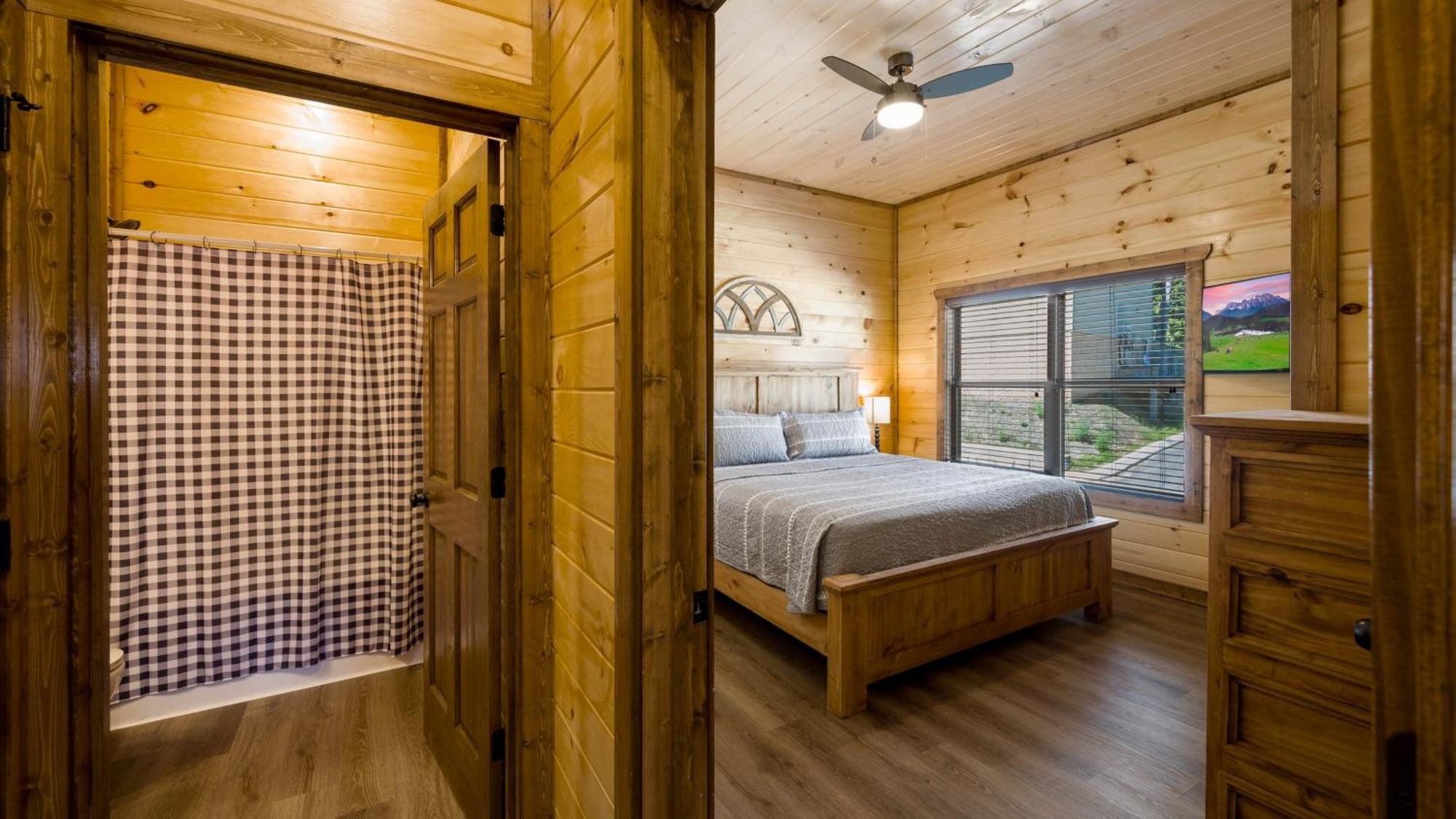 Liberty - Family Getaway With Pool, Hot Tub, Arcade & Dogs *